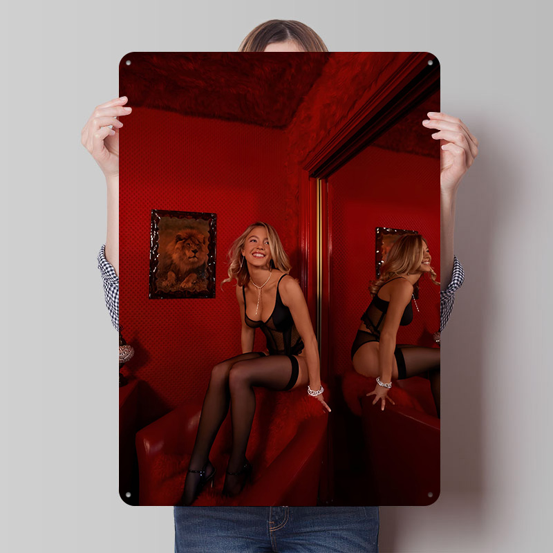 Retro Gaming On - Póster Metálico Rojo con Mujer en